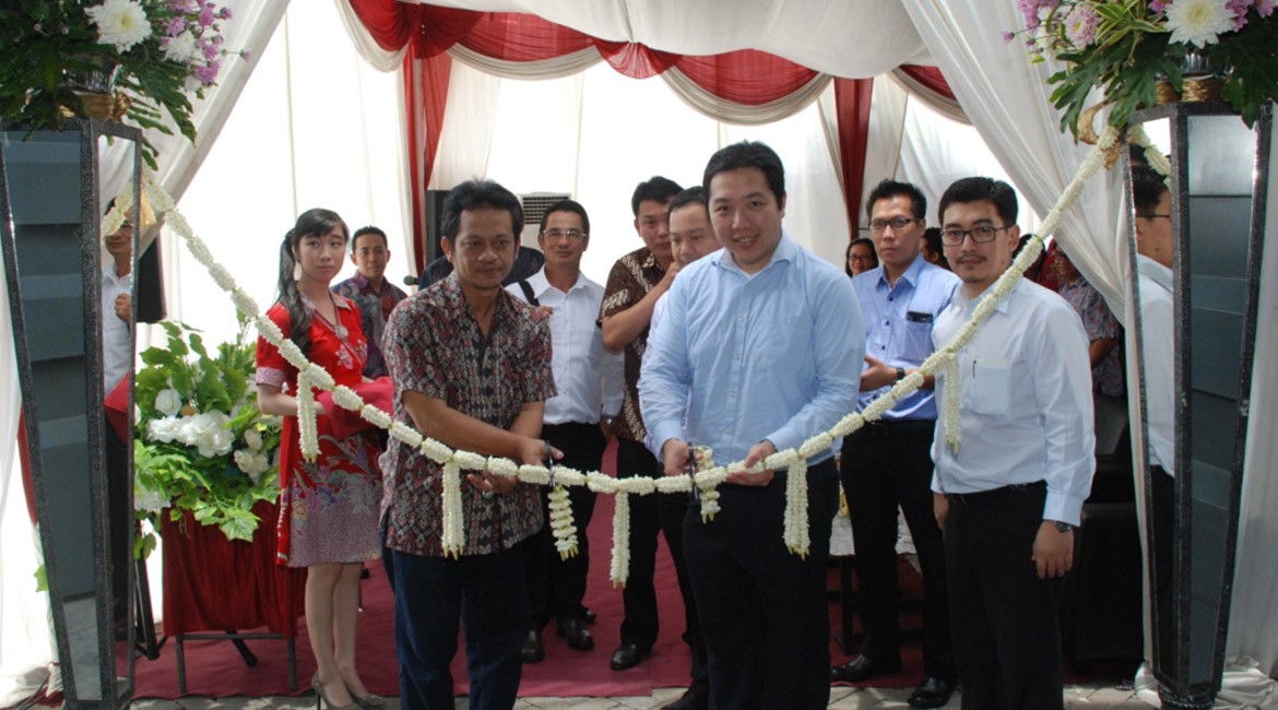 Pengurus Multi Indocitra meresmikan kantor baru perseroan. FOTO - ISTIMEWA Tunjuk Panca Global, MICE Alihkan Jutaan Saham Treasuri
