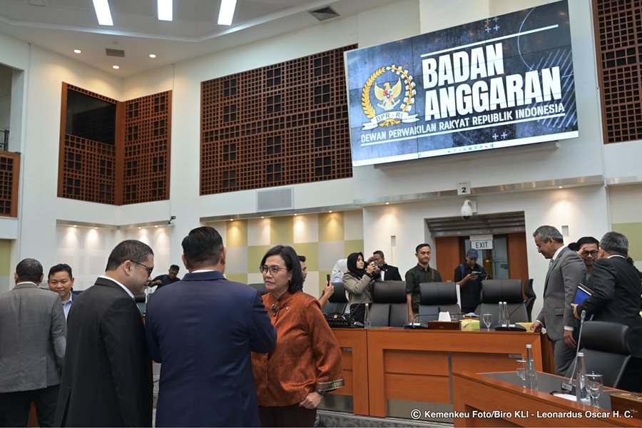 Menkeu Sri Mulyani ketika menghadiri Rapat Kerja Badan Anggaran DPR di Jakarta, Kamis (21/08). Anggaran Pendidikan 2026 Rp757,8 Triliun, Rp223 Triliun untuk MBG