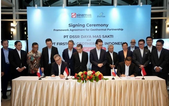 Potret seremonial penandatanganan noktah kesepakatan anak usaha emiten DSSA pada Rabu (27/8). FOTO - ISTIMEWA. Grup Sinarmas (DSSA) Gandeng Raksasa Filipina Garap Energi Terbarukan