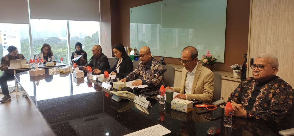 Pengurus OBM Drilchem kala memeber kinerja perseroan pada suatu kesempatan. FOTO - ISTIMEWA Laba dan Pendapatan Jeblok, Simak Kinerja OBMD Akhir Juni 2025