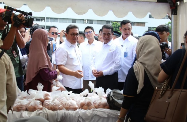 Menteri Perdagangan (Mendag) Budi Santoso dan Menteri Pertanian (Mentan) Andi Amran Sulaiman ketika menghadiri acara Gerakan Pangan Murah (GPM) yang dilaksanakan di Kantor Pusat Kementerian Pertanian (Kementan), Jakarta (30/08/2025) Ekspor Semester I Naik 49 Persen, Produk Hortikultura RI Kian Bersaing