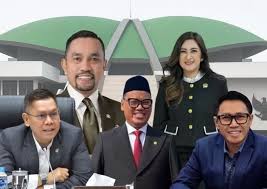 Lima anggota DPR RI yang dinonaktifkan oleh partainya masing-masing masih berhak atas gaji, dan tunjangan. Dok. Radar Jogja. Tidak ada Istilah Anggota DPR Nonaktif, Jadi Sahroni Cs Masih Gajian