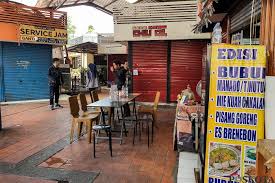 Plaza 2 Blok M, Kebayoran, Jakarta Selatan, tampak lengang pada Rabu (3/9/2025) siang. Dok. Pos Kota. Harga Sewa Melonjak, Pedagang Distrik Blok M Ramai-ramai Hengkang