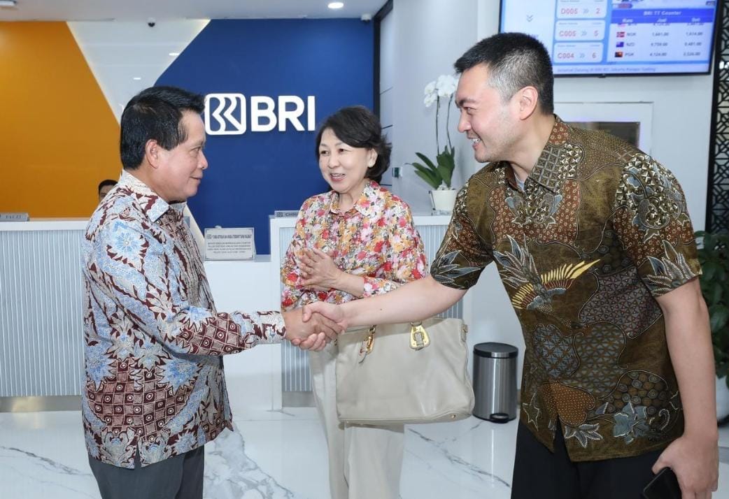 PT Bank Rakyat Indonesia (Persero) Tbk atau BRI memperingati Hari Pelanggan Nasional (HPN) 2025 sebagai wujud apresiasi kepada nasabah atas kepercayaan serta loyalitas yang telah diberikan kepada BRI. BRI Rayakan Hari Pelanggan, Direksi Turun Sapa Nasabah di Daerah