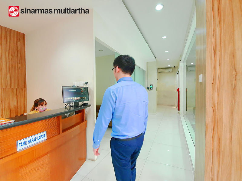 Ilustrasi pengunjung atau client memasuki ruangan kantor Sinarmas Multiartha (SMMA). FOTO - ISTIMEWA. Aksi Senyap! Grup Sinarmas Transaksi 5,32 Juta Saham SMMA