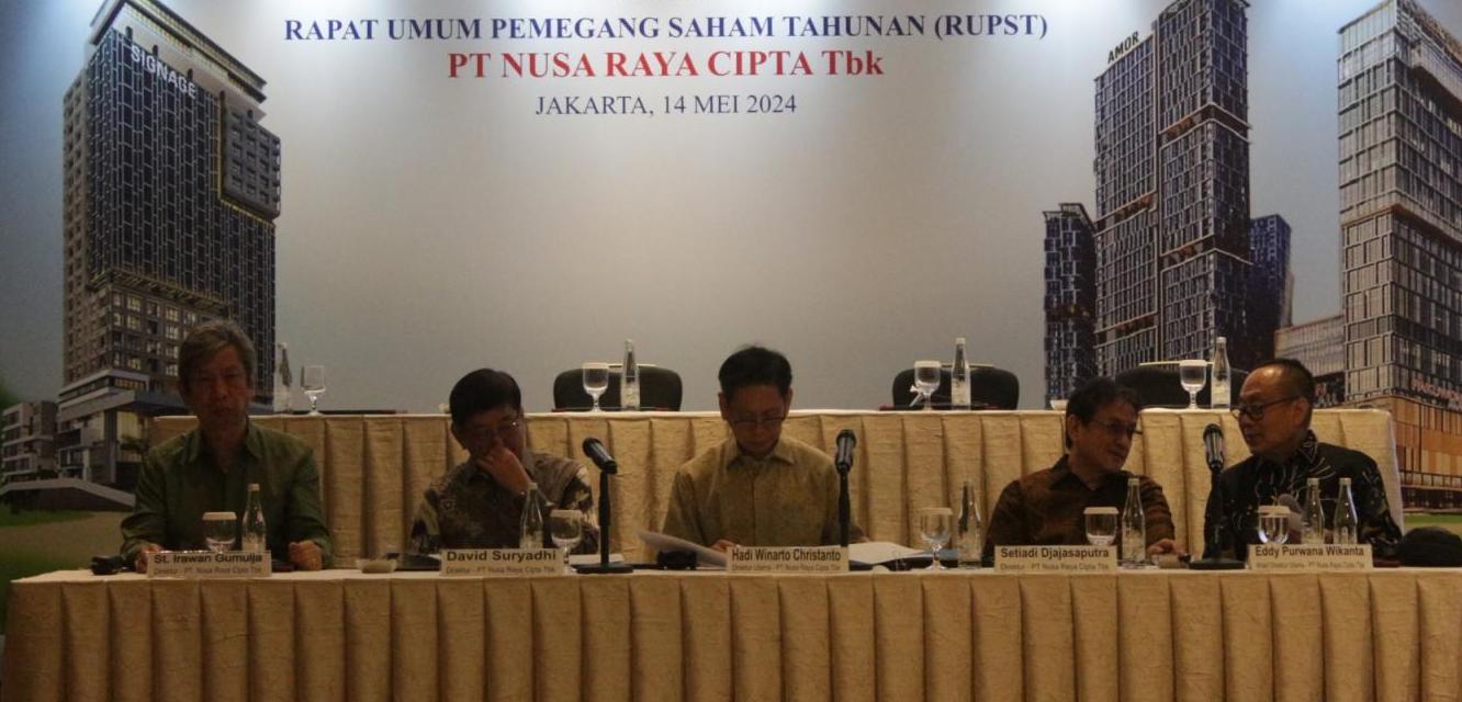 Pengurus Nusa Raya Cipta berbincang di sela-sela Pelaksanaan rapat umum pemegang saham tahunan perseroan. FOTO - ISTIMEWA Lego 79,18 Juta Saham Treasuri, NRCA Raup Rp50,13 Miliar