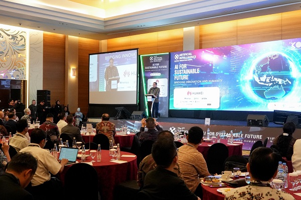 Menko Perekonomian Airlangga Hartarto ketika memberikan sambutan pada the 5th AI Innovation Summit 2025 di Jakarta, Selasa (16/09). Ekonomi ASEAN 2030 Diproyeksikan USD2T; Indonesia USD500–700M