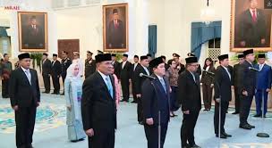 Presiden Lantik 11 Pejabat, di Antaranya Menpora Erick Thohir