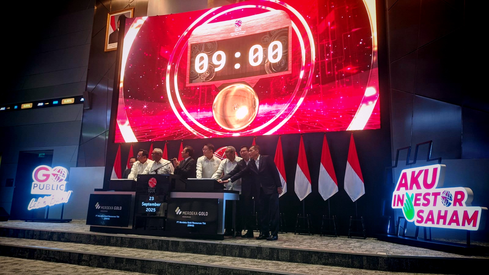 Potret pencatatan perdana saham (IPO) emiten PT Merdeka Gold Resources Tbk. (EMAS). Tambang Emas Pani Milik EMAS Diramal Bakal Jadi Raksasa Asia Pasifik