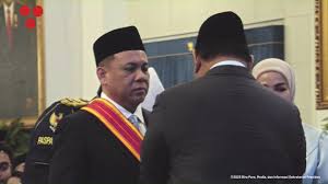 Andi Syamsuddin Arsyad mendapat tanda kehormatan Bintang Mahaputra Utama dari Presiden Prabowo Subianto. Tanda kehormatan itu disematkan langsung oleh Presiden dalam acara Upacara Penganugerahan Tanda Kehormatan Republik Indonesia di Istana Negara, Jakarta, Senin (25/8/2025). Dok. Biro Pers Presiden RI. Makin Kaya Saja Haji Isam, Cek Gurita Bisnis Eks Sopir Truk Itu