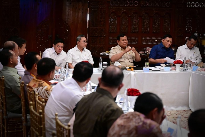 Presiden Prabowo Subianto Minggu (28/09/2025) petang memimpin rapat bersama sejumlah menteri Kabinet Merah Putih membahas Program MBG di kediaman pribadinya, Jalan Kertanegara, Jakarta. Presiden Prabowo Pimpin Rapat Bahas MBG di Kertanegara