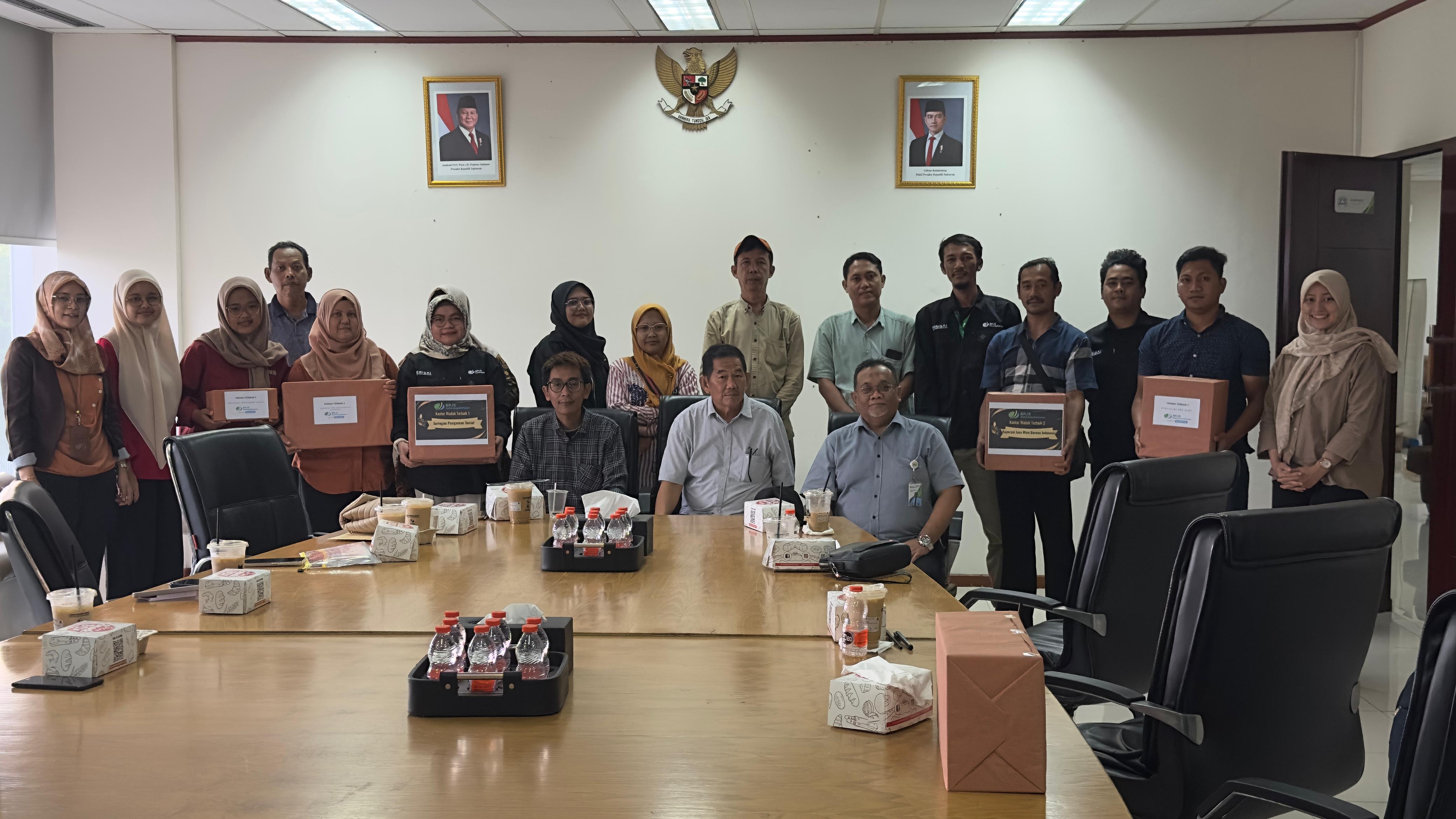 Pengurus BPJS Ketenagakerjaan berkomitmen pacu perlindungan pekerja informal. FOTO - ISTIMEWA Apresiasi Agen Terbaik, BPJS Pluit Pacu Perlindungan Pekerja Informal