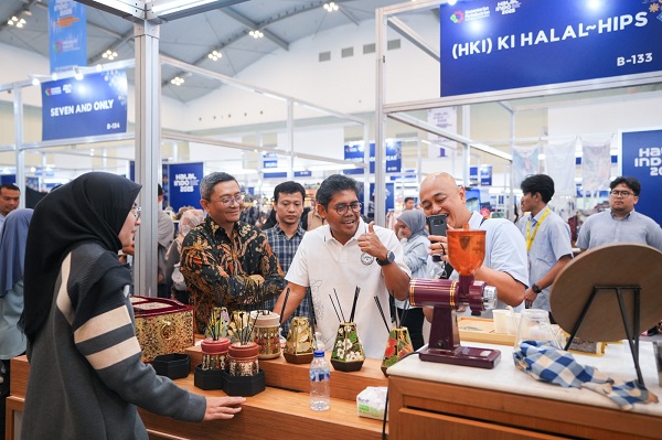 Pameran Halal Indo 2025 x Industrial Festival resmi ditutup pada hari Minggu (28/9), dengan potensi komitmen investasi mencapai Rp7,2 triliun Halal Indo 2025 Hasilkan Komitmen Investasi Rp7,2 Triliun