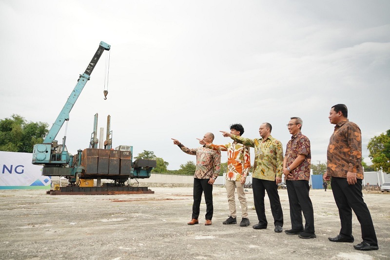 Manajemen MHKI ketika pemancangan pabrik baru. MHKI 21 Tahun, Inovasi & Keberlanjutan Jadi Kunci Sukses
