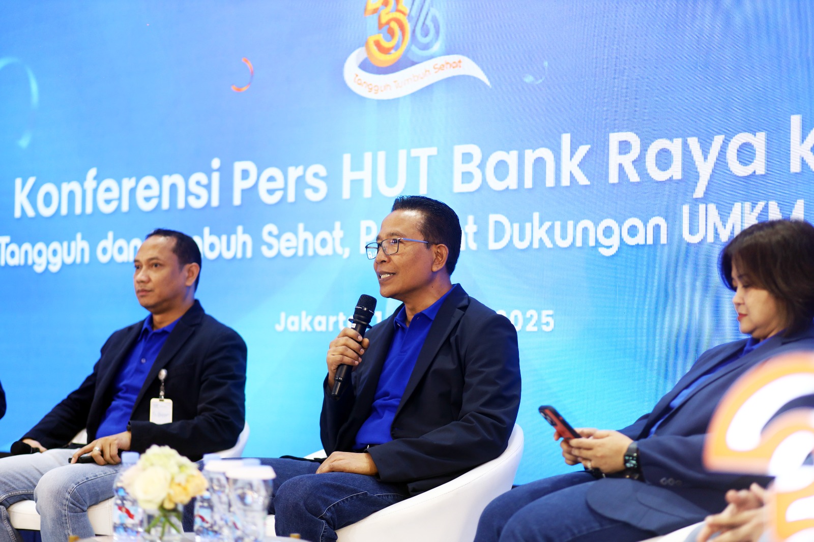 Direksi PT Bank Raya Indonesia Tbk. (AGRO) dalam konferensi pers HUT ke-36 Bank Raya di Jakarta, Rabu (1/10). HUT ke-36, Bisnis Digital Bank Raya (AGRO) Melesat!