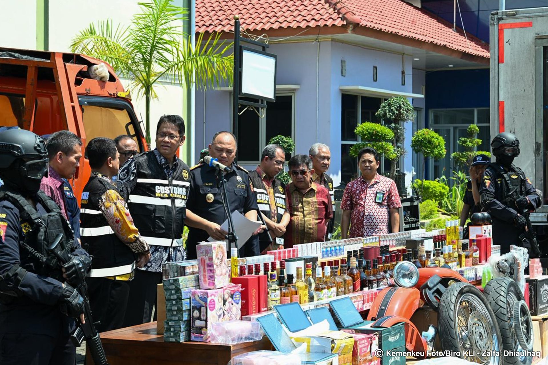 Dalam konferensi pers di Kudus pada Sabtu (3/10), Menkeu menyampaikan bahwa sepanjang Januari–September 2025, Ditjen Bea Cukai mencatat 22.064 penindakan dengan total nilai barang mencapai Rp6,8 triliun. Hingga September Bea Cukai Tindak 22.064 Kasus Senilai Rp6,8T