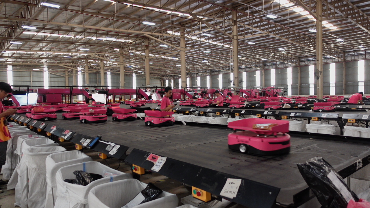 Tampak tenaga mesin alias robot di ruang packaging Anteraja besutan perseroan. FOTO - ISTIMEWA ASSA Tarik Fasilitas Kredit Rp200 M, Simak Detailnya