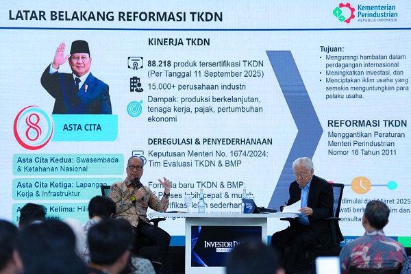 Menteri Perindustrian Agus Gumiwang Kartasasmitaketika menjelaskan terbitnya Permenperin 35/2025 terkait reformasi tingkat kandungan dalam negeri (TKDN) di Jakarta, Rabu (15/10). Regulasi Baru TKDN Prioritaskan Produk Lokal dan Pacu Investasi