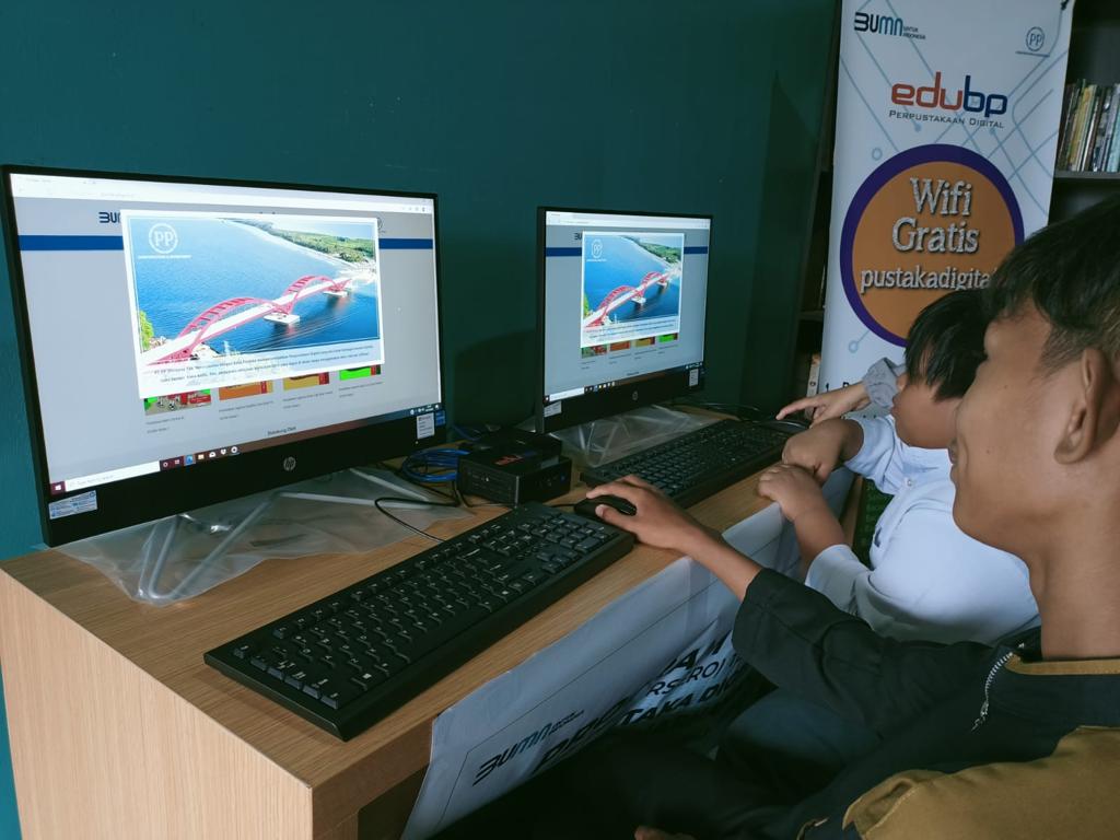 PTPP Bantu Siswa-siswi Berprestasi Anggota TNI dan Polri