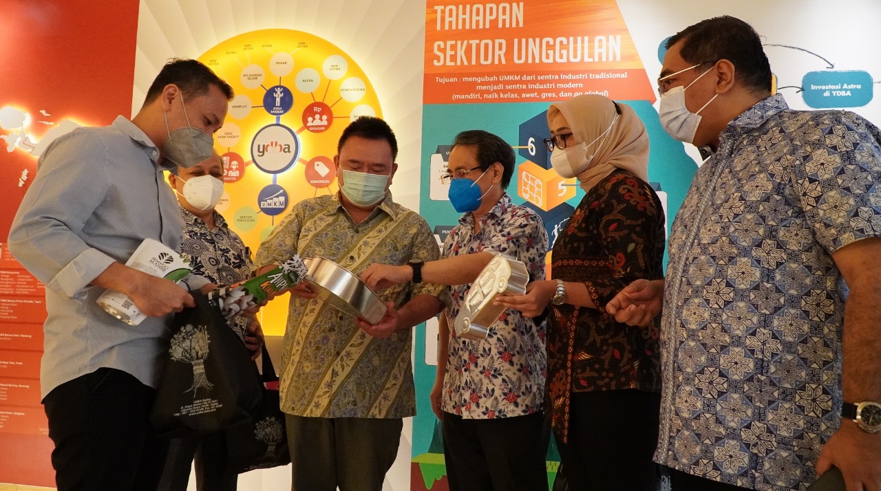 Jalin Kolaborasi, Anggota Kadin Kunjungi Galeri UKM YDBA