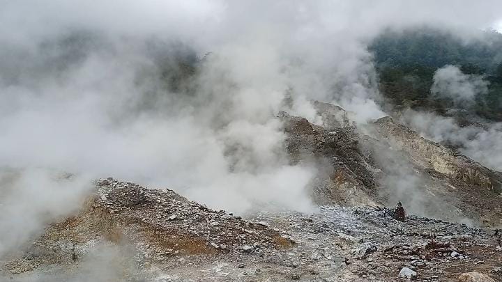 Wisata ke Gunung Salak Tak Lengkap Tanpa Menikmati Indahnya Kawah Ratu