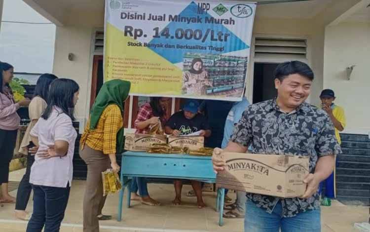 Gelar Bazar, Citra Borneo Utama Permudah Masyarakat dapat Minyak Goreng Murah