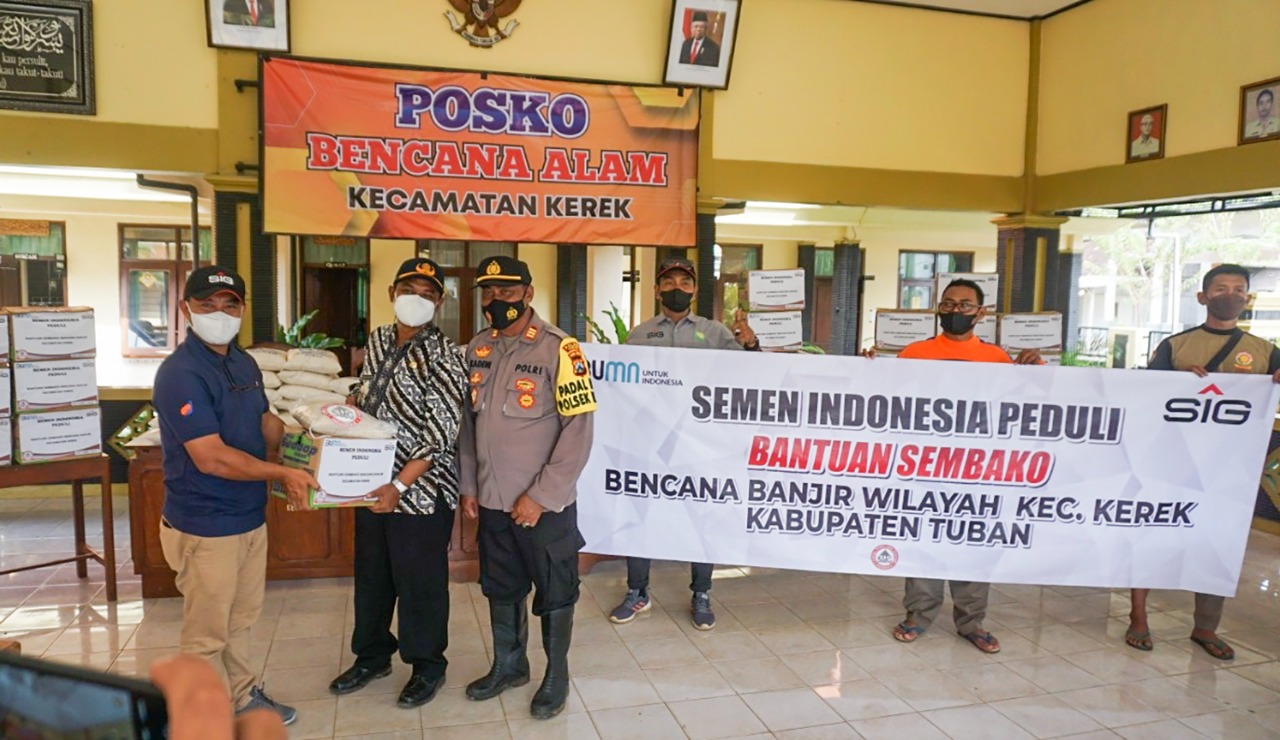 SIG Bergerak Cepat Salurkan Bantuan untuk Korban Banjir di Kabupaten Tuban