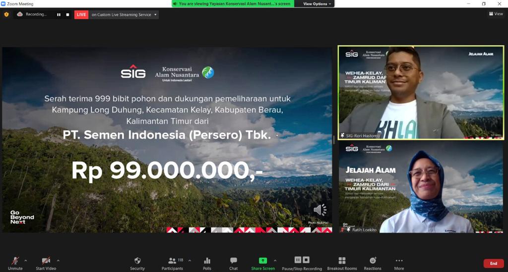 Hari Hutan Sedunia 2022: SIG Serahkan 999 Bibit Pohon untuk Restorasi Kampung Long Duhung
