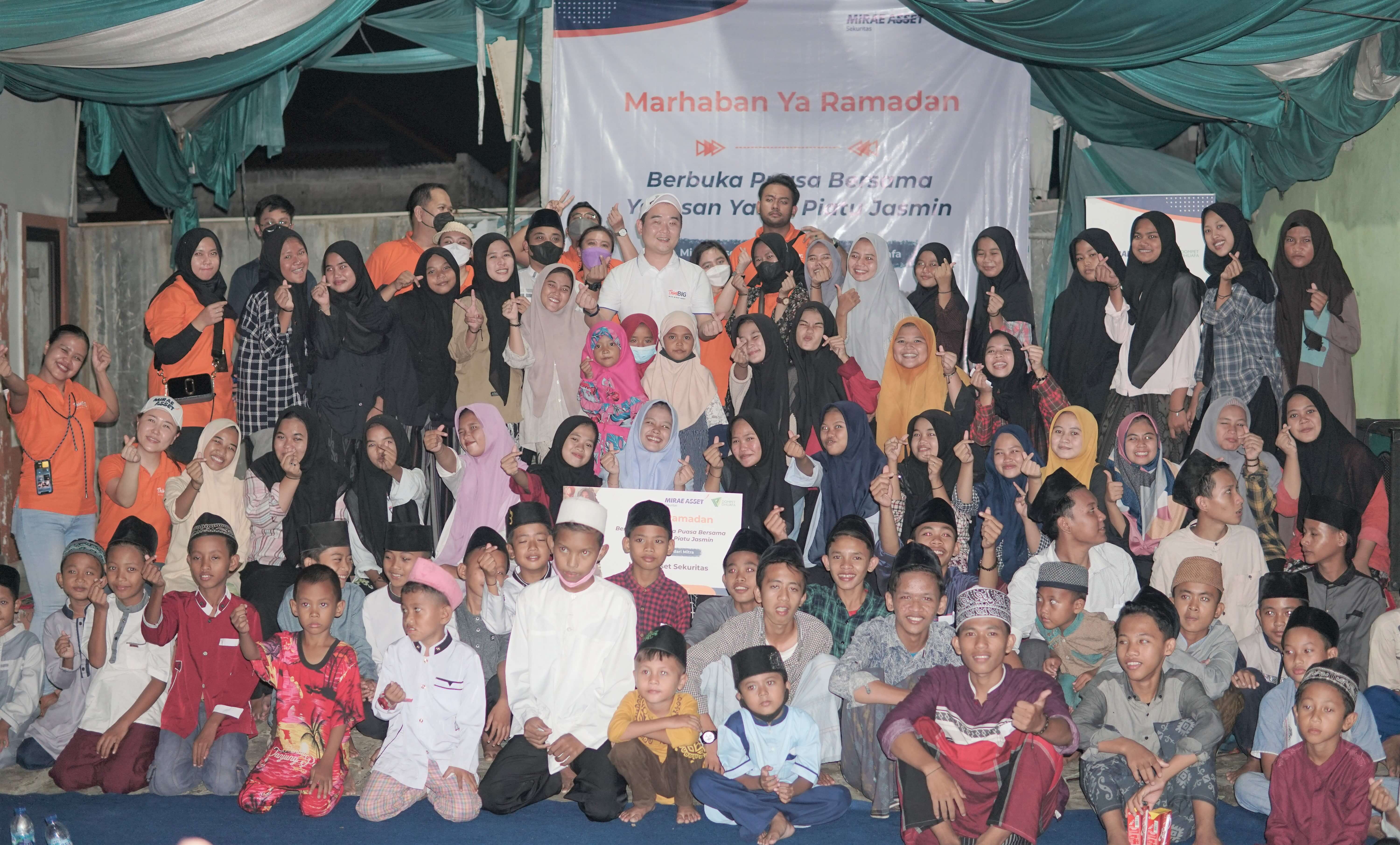 Berkah Ramadan, Mirae Asset Sekuritas Berbagi Kebahagiaan dengan Ratusan Dhuafa
