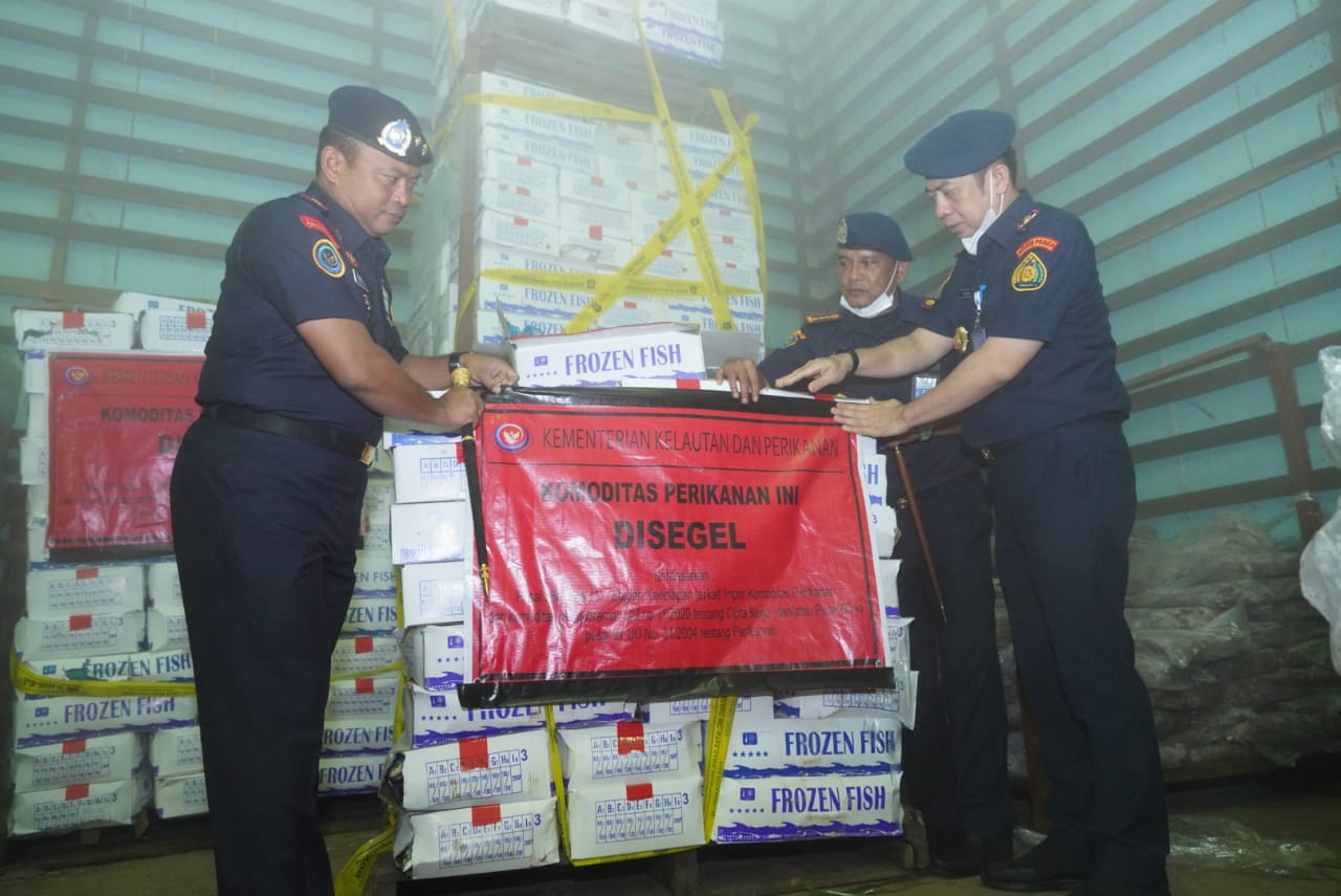 Tindak Tegas Impor Ikan Ilegal, KKP Segel 4,7 Ton Ikan Asal Tiongkok dan Malaysia