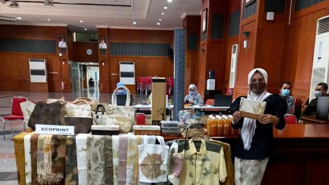Perempuan Pengusaha Binaan BRI, Dulang Untung dari Usaha Ecoprint