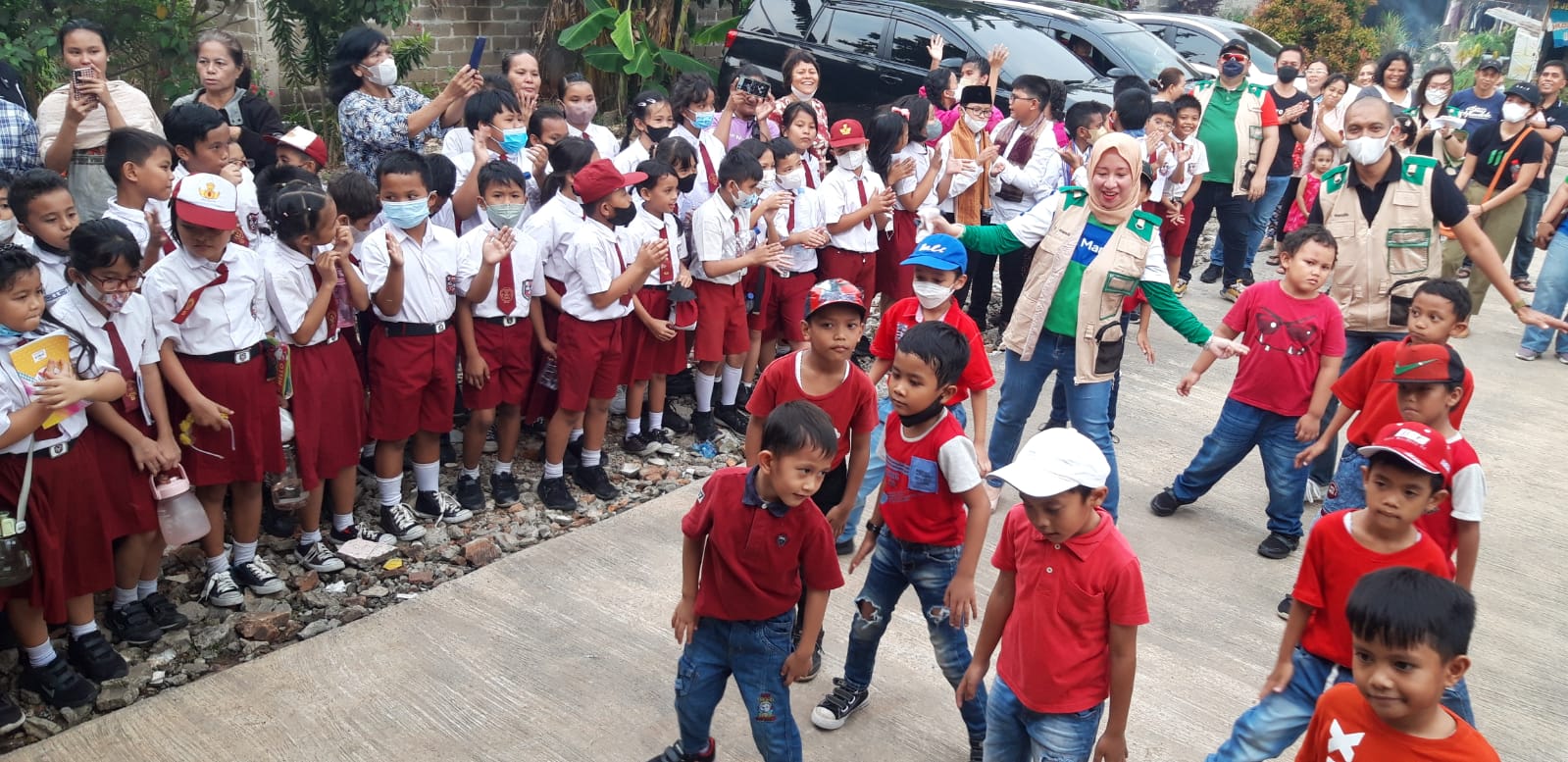 Dukung Gerakan Nasional Literasi, Yayasan Manulife Peduli Donasi Buku di SD Emaus Depok
