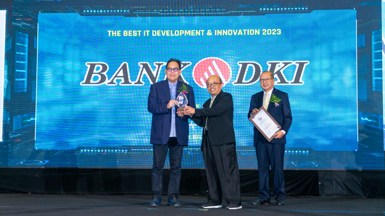 Konsisten Dorong Transformasi Produk dan Layanan Digital, Bank DKI Raih Empat Penghargaan