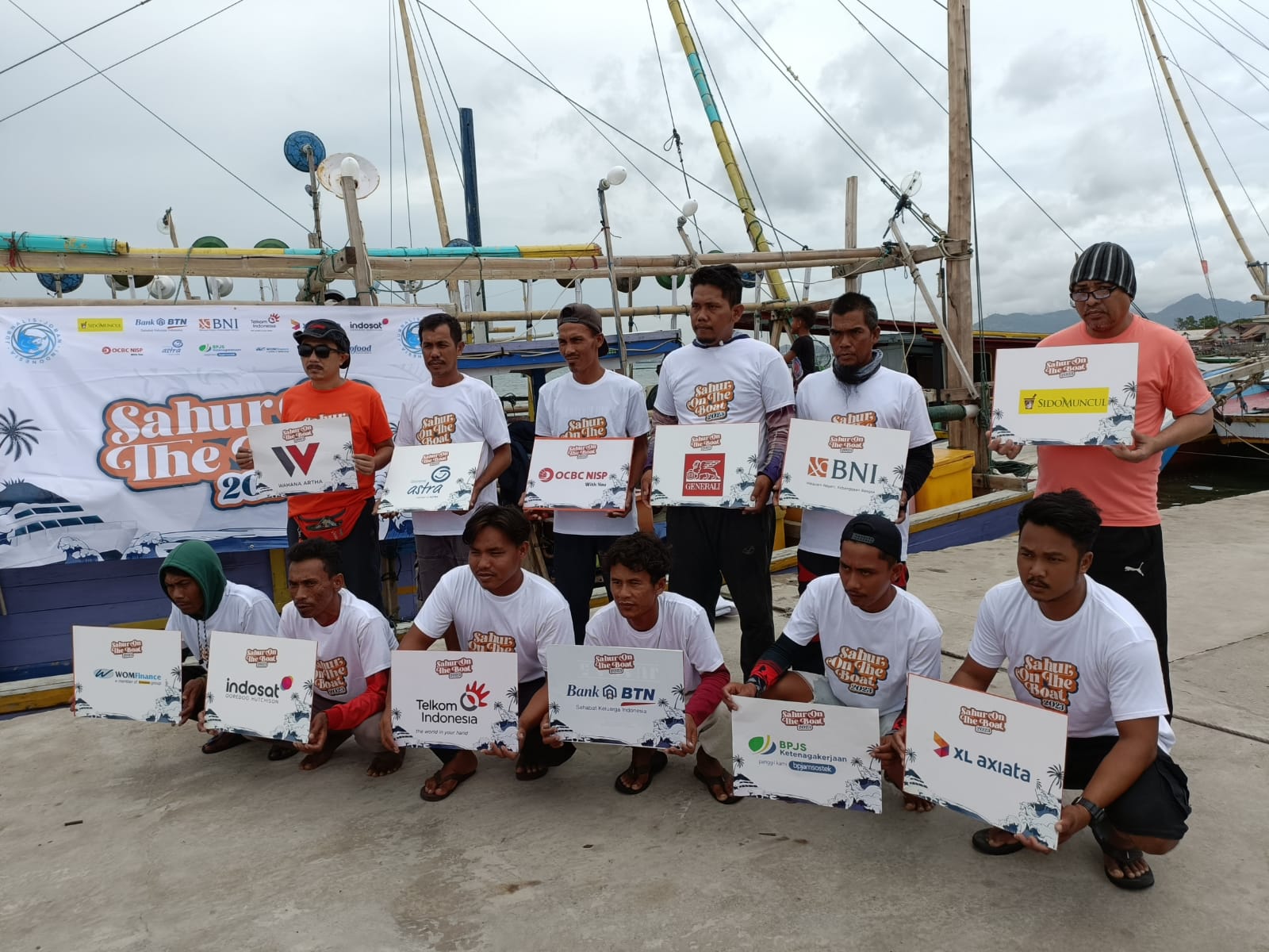 Sahur on The Boat 2023, Para Jurnalis Bagikan Sembako hingga Perlengkapan Sekolah