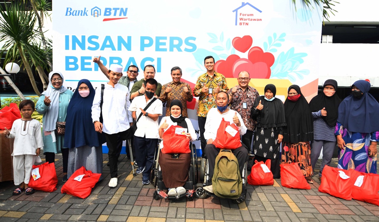 Bank BTN (BBTN) dan Insan Pers Berbagi Paket Sembako