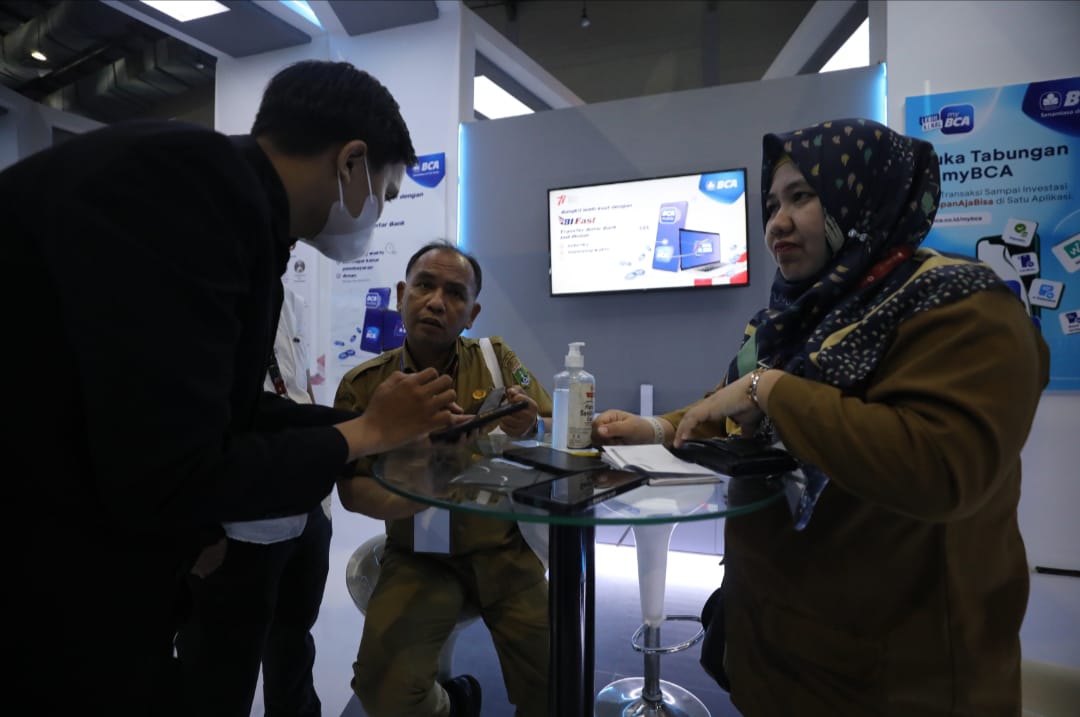 BCA Lakukan Edukasi QRIS TUNTAS dan BI Fast di Ajang FEKDI 2023