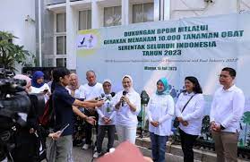 Lestarikan Lingkungan, Ini Permintaan BPOM pada Industri Obat dan Makanan