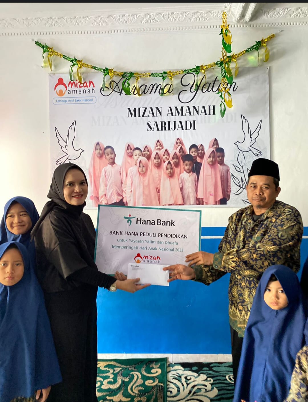 Hari Anak Nasional 2023, Bank Hana Salurkan Donasi Dana Pendidikan dan Distribusikan Gawai