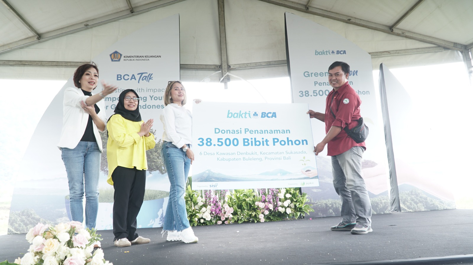 Tanam Pohon di Bali, Bakti BCA Targetkan Manfaat Ekologis dan Ekonomi Bagi Masyarakat