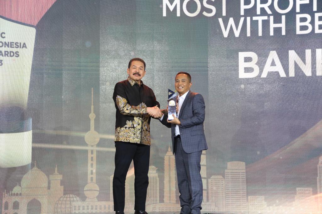 Dirut BRI Sunarso Raih Maestro CEO of The Year dan BRI Most Profitable Bank with Best GCG