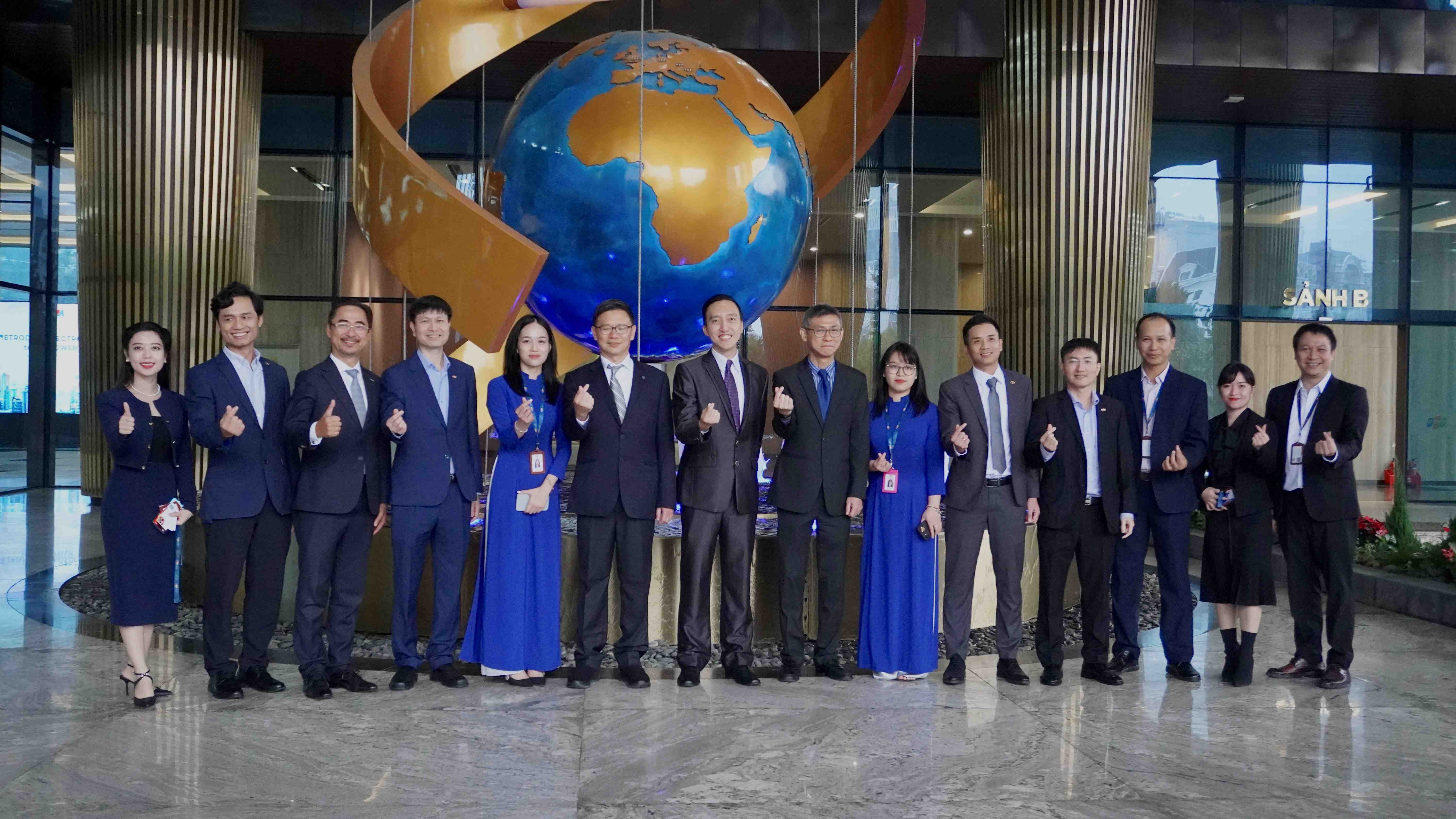 Bangun Solusi Digital Global, Metrodata (MTDL) Gandeng FPT Information System Vietnam