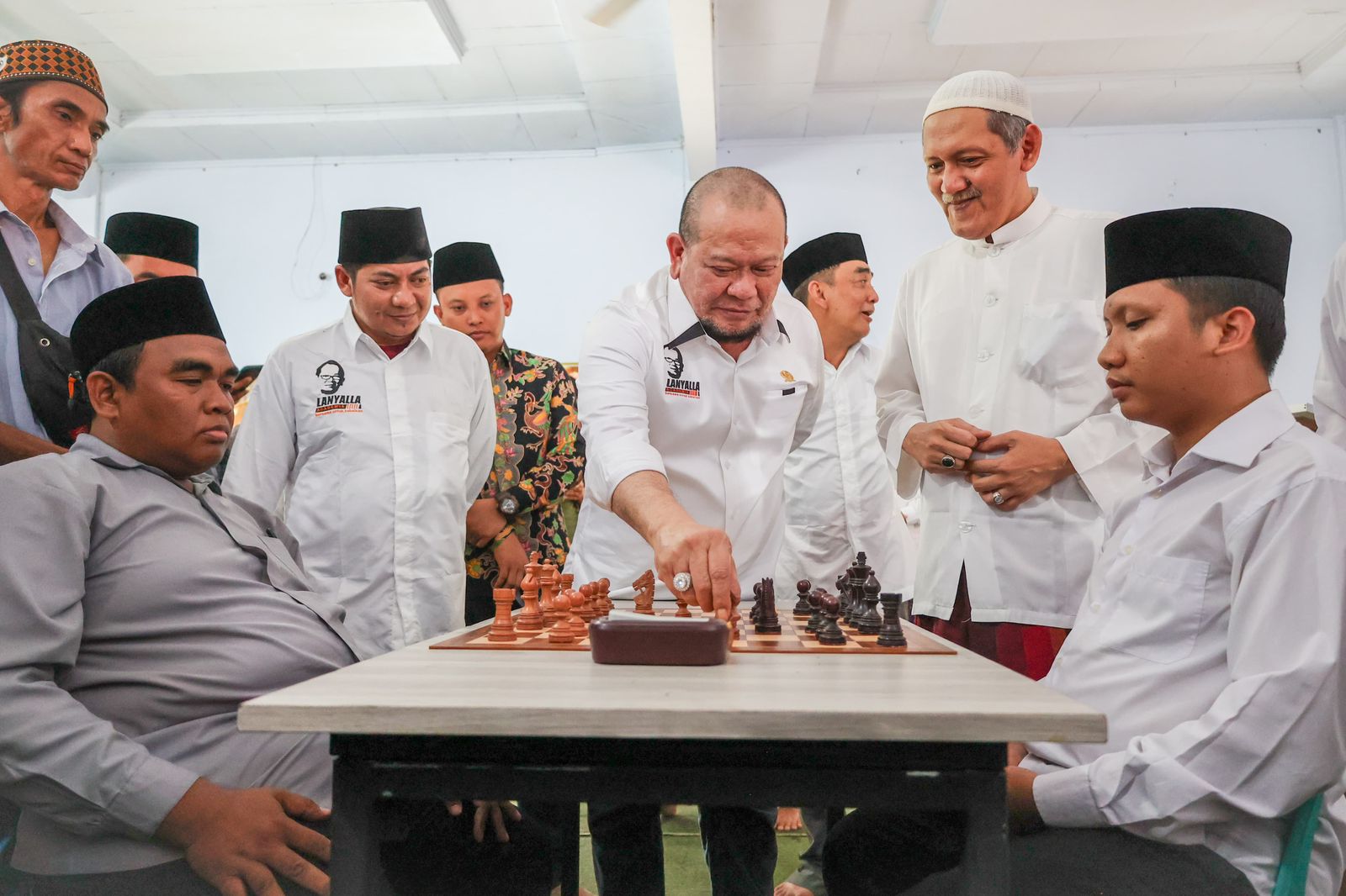 Buka Turnamen Catur Antarpesantren se-Madura, Ketua DPD RI Ulas Sejarah IslamĀ