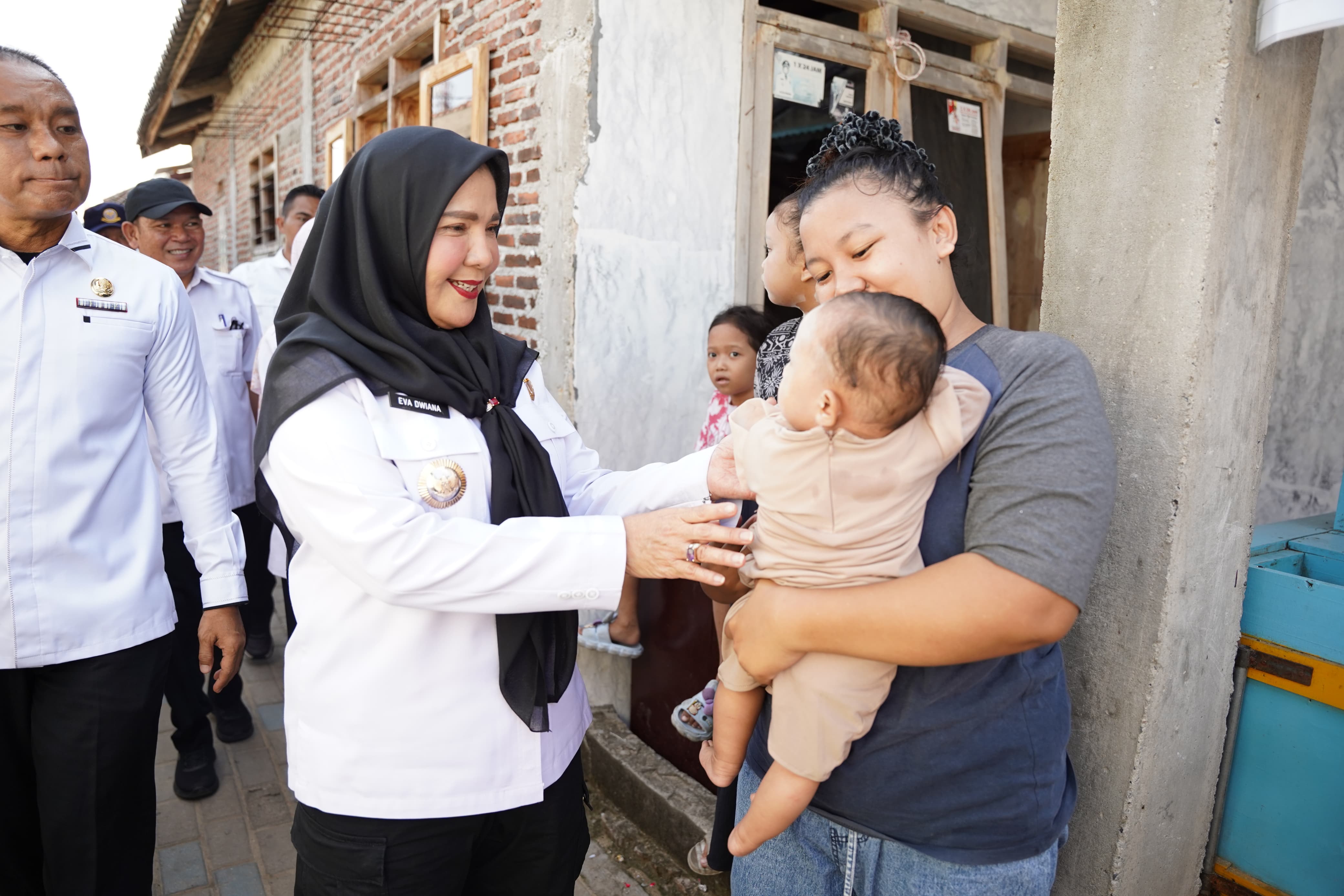 Blusukan Bertemu Masyarakat, Energi Lebih Bunda Eva