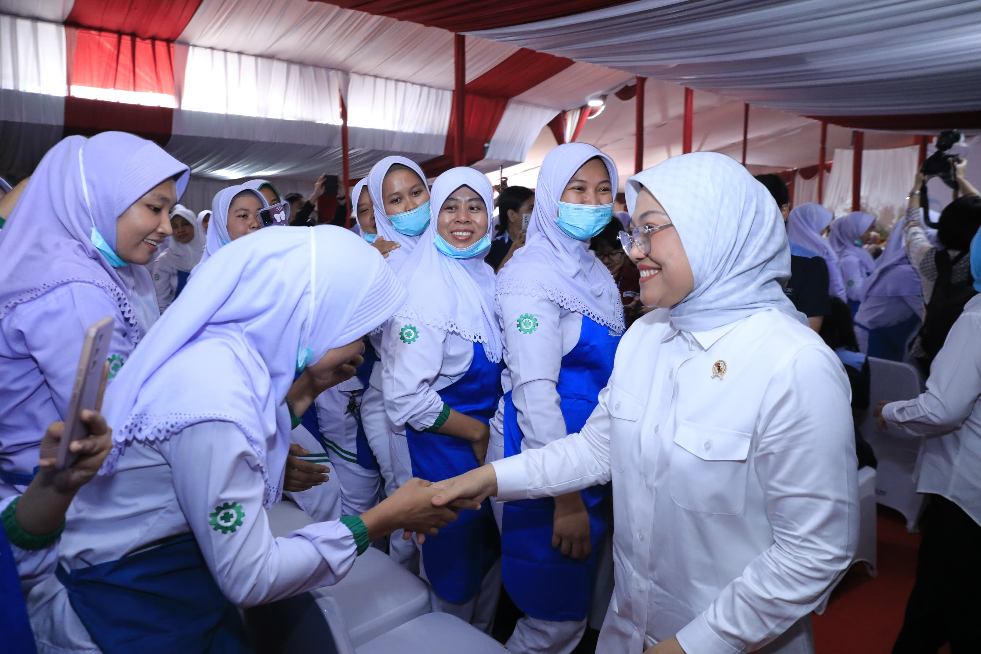 Peduli Kesehatan Tenaga Kerja Perempuan, Indofood CBP Gelar IVA Test