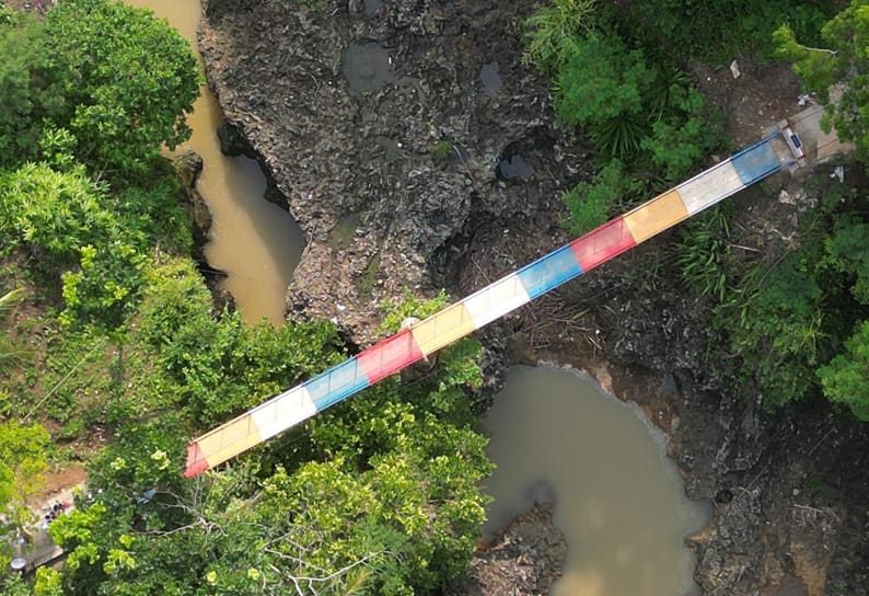 Perluas Akses Desa, Telkom Rekonstruksi Jembatan Gantung di Sukabumi
