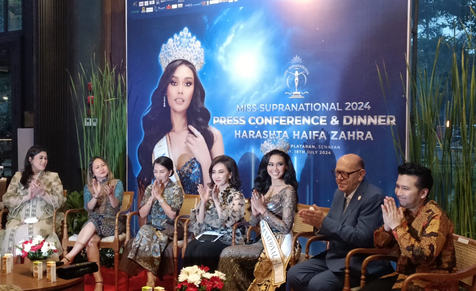 Kolaborasi PT Bank Central Asia Tbk (BBCA) bersama Yayasan Puteri Indonesia (YPI) pada ajang Puteri Indonesia 2024 berhasil menorehkan prestasi bersejarah di ajang internasional. Prestasi bersejarah itu dicapai, setelah pemenang Puteri Indonesia 2024, Harashta Haifa Zahra, berhasil menjadi wakil Indonesia pertama yang dinobatkan sebagai Miss Supranational 2024. Cetak Sejarah! Harashta Haifa Zahra, Juara Miss Supranational 2024