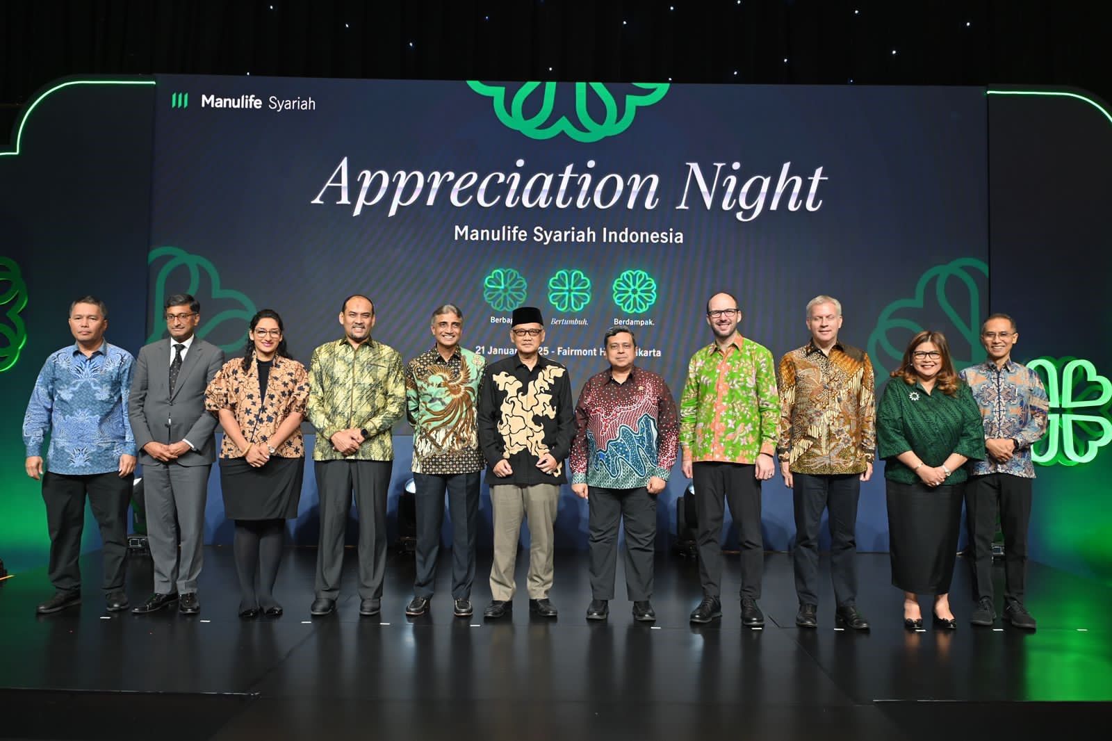PT Asuransi Jiwa Manulife Indonesia Syariah (Manulife Syariah Indonesia) dengan bangga menandai peluncurannya sebagai entitas syariah independen global pertama dalam 127 tahun sejarah Manulife Financial. Dalam momen bersejarah ini, Manulife Syariah Indonesia juga menandatangani Nota Kesepahaman (MoU) dengan PP Muhammadiyah pada 20 Januari 2025, menegaskan komitmennya untuk memajukan ekonomi syariah di Indonesia. dok. Manulife. Manulife Syariah Indonesia Jalin Kemitraan Strategis Bersama Komunitas