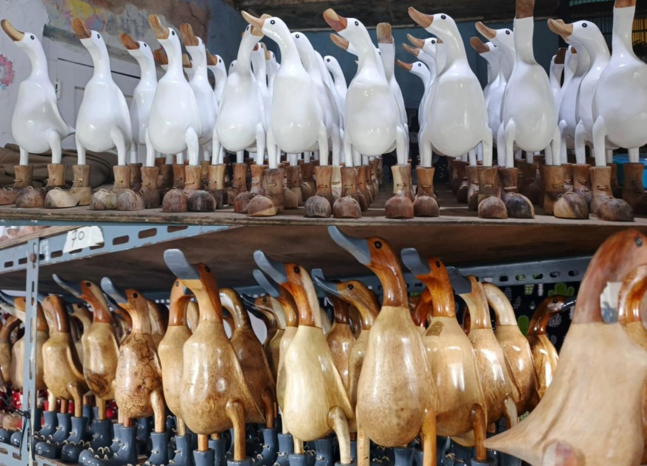 Kreatif! Patung Bebek Surakarta Invasi Benua Eropa