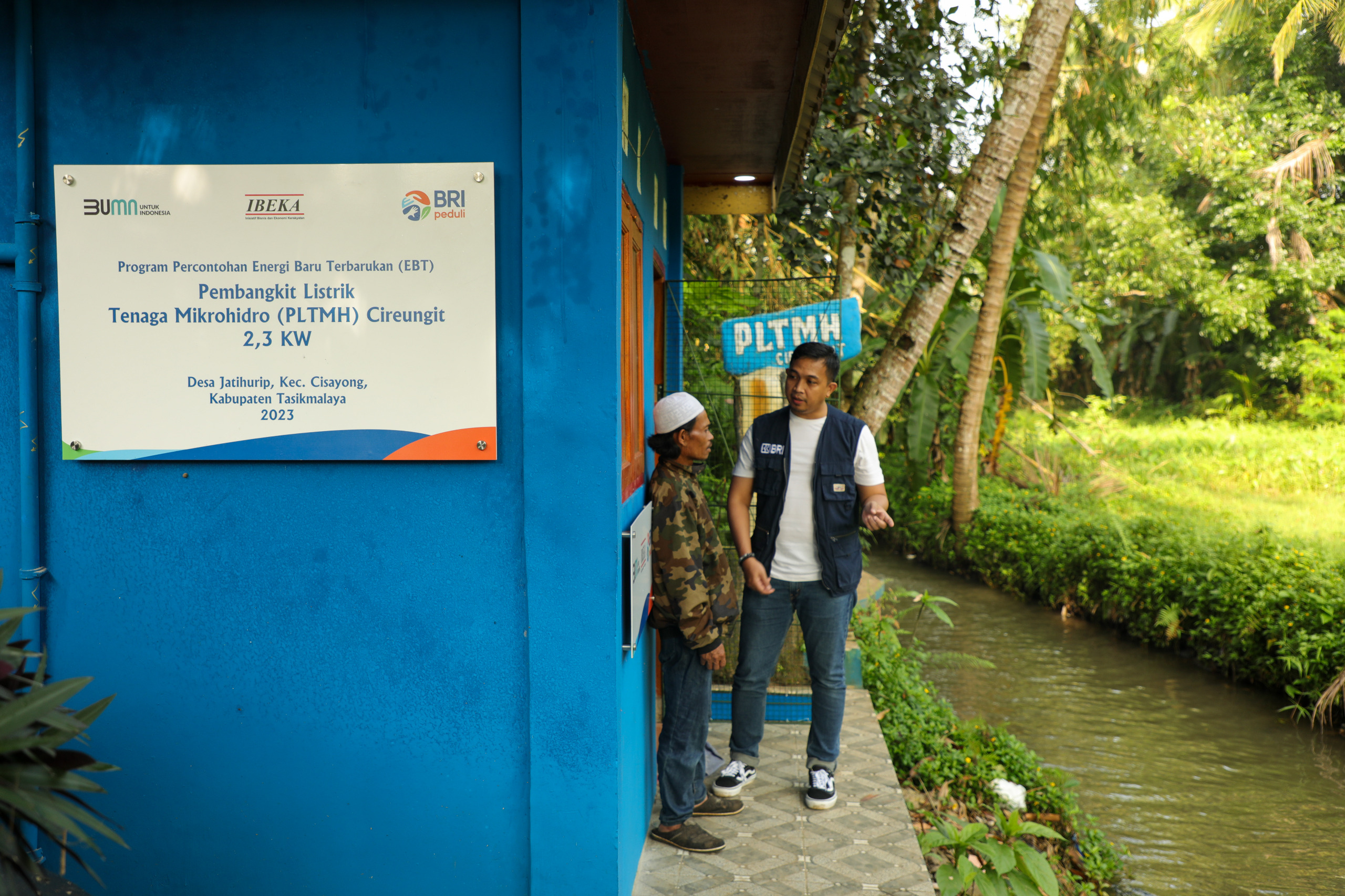 BRI Peduli Dukung Desa BRILiaN Jatihurip dengan PLTMH Berkelanjutan