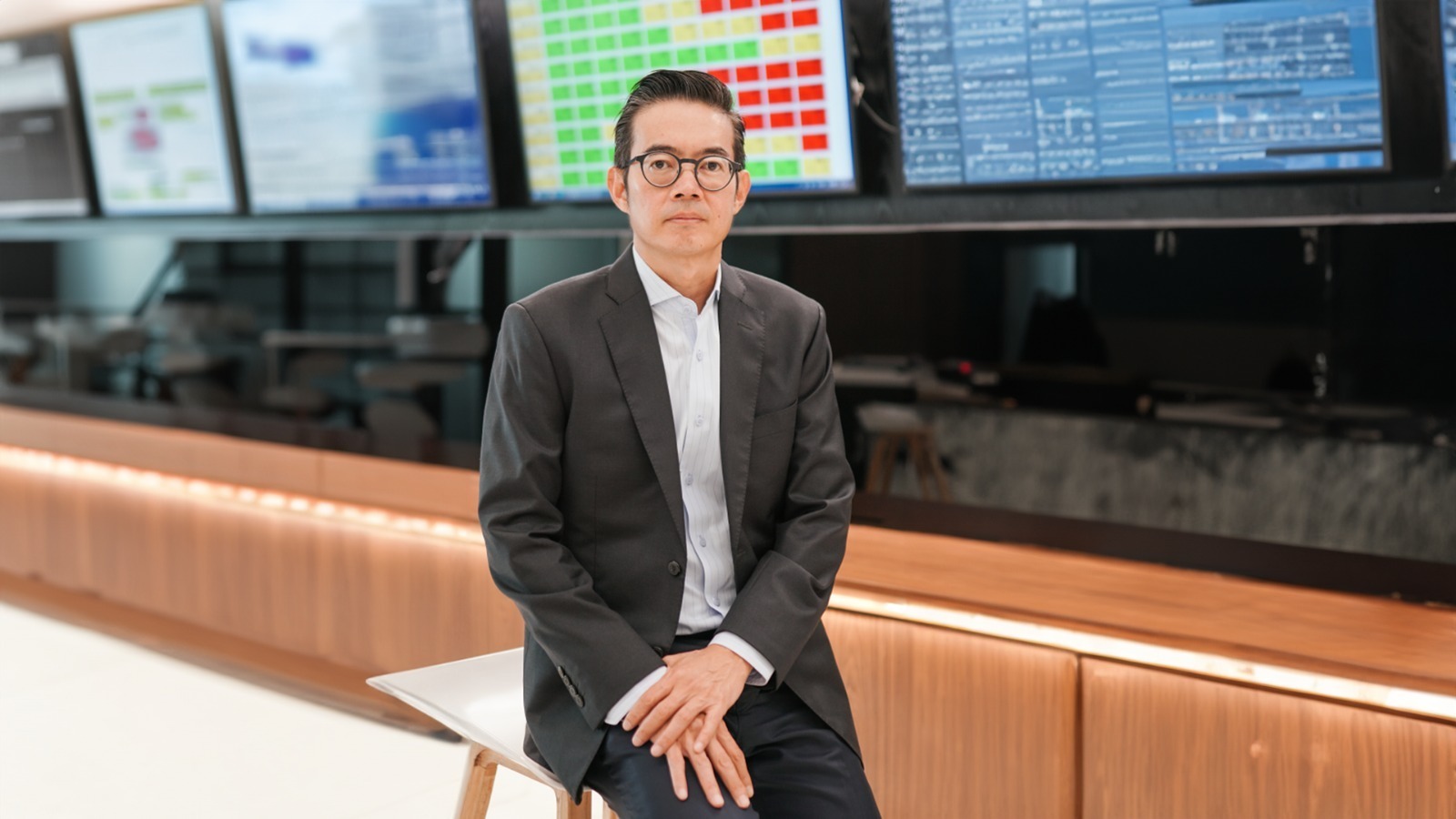 PT Indo Premier Sekuritas melihat adopsi obligasi di pasar sekunder di Indonesia masih tergolong rendah, terutama akibat kurangnya pemahaman investor ritel terhadap mekanisme dan cara kerja obligasi di pasar sekunder. Jawara Obligasi Indo Premier Turun Gunung, Luncurkan IPOT Bond
